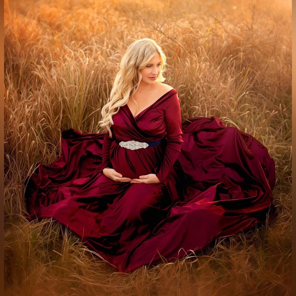 Beautiful burgundy velvet maternity shoot dress